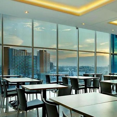 Amaris Hotel Seasons City Jakarta Exterior foto