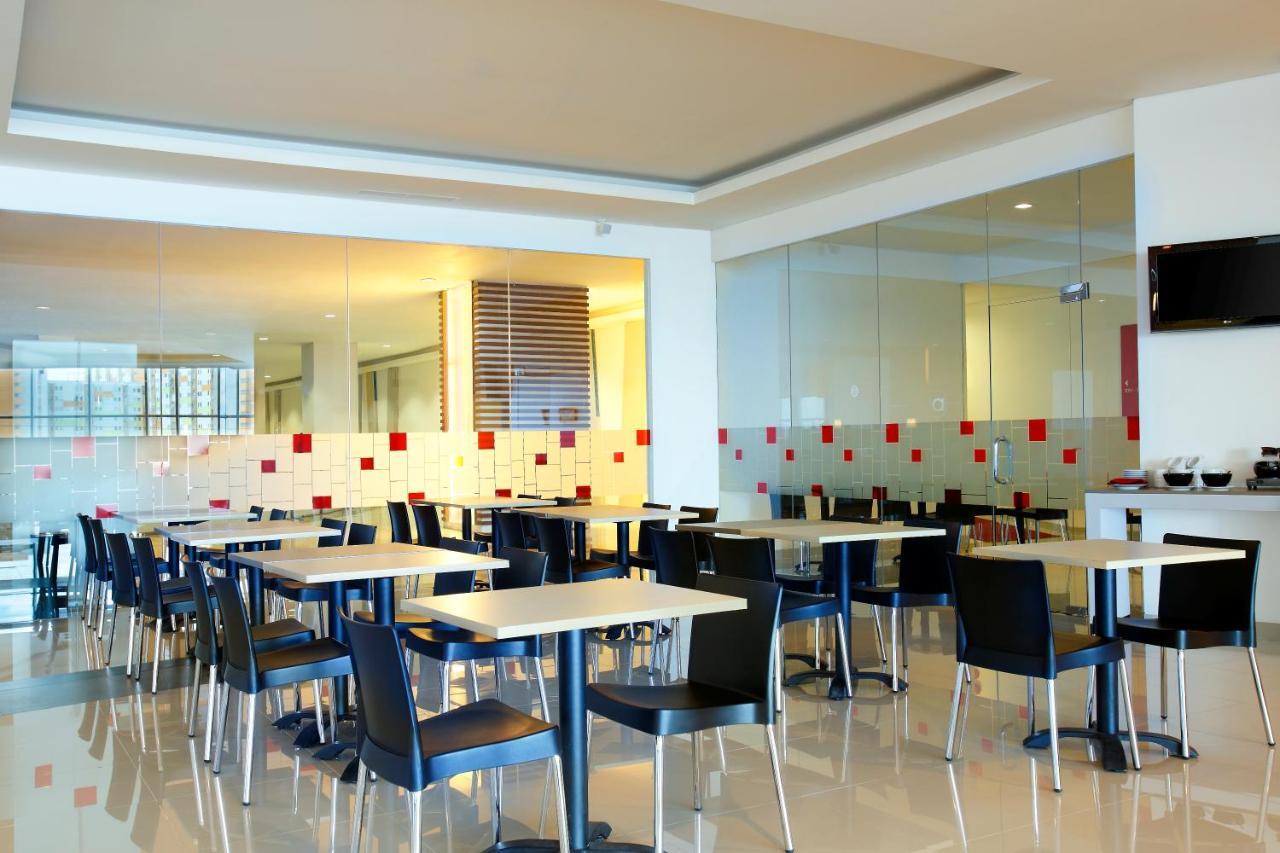 Amaris Hotel Seasons City Jakarta Exterior foto