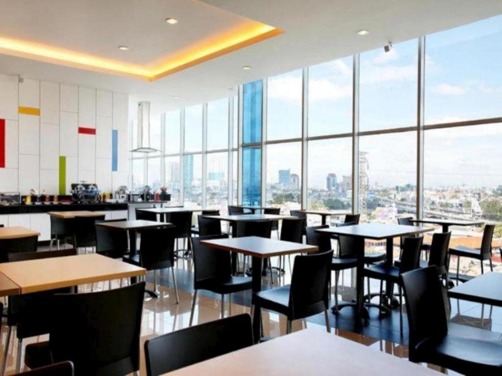 Amaris Hotel Seasons City Jakarta Exterior foto