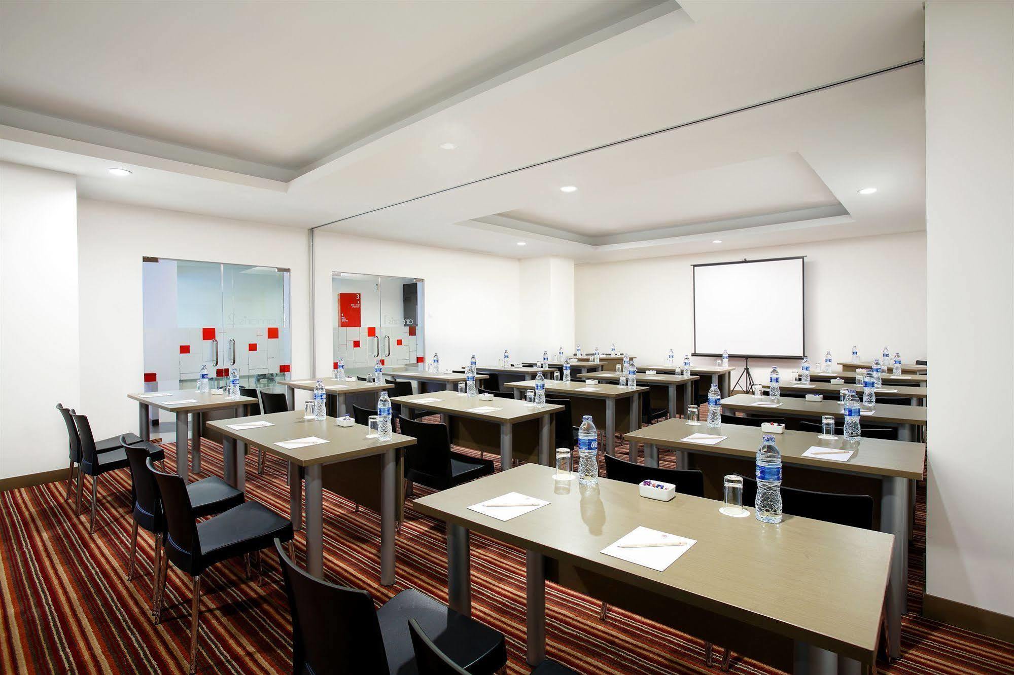 Amaris Hotel Seasons City Jakarta Exterior foto