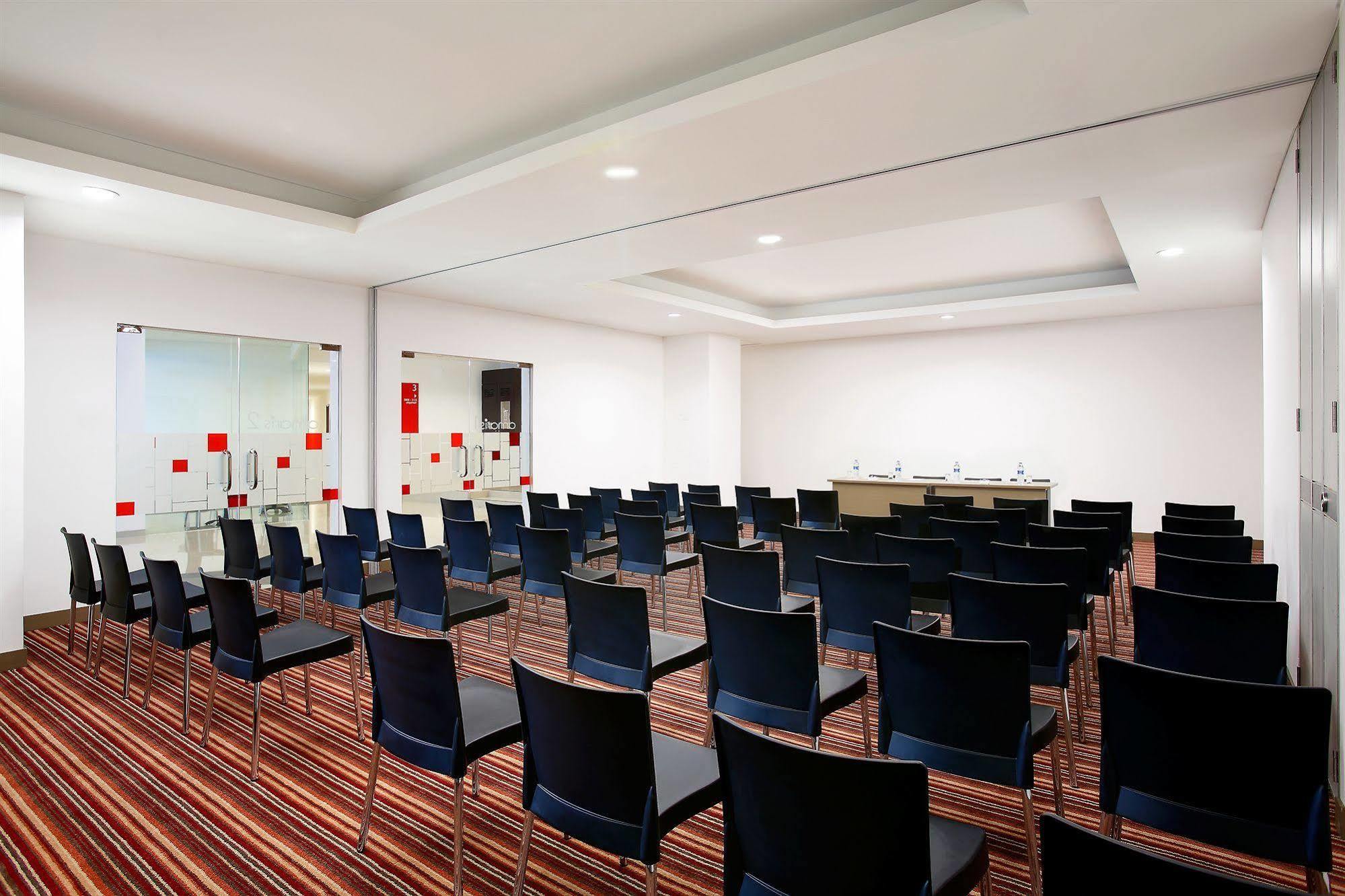 Amaris Hotel Seasons City Jakarta Exterior foto